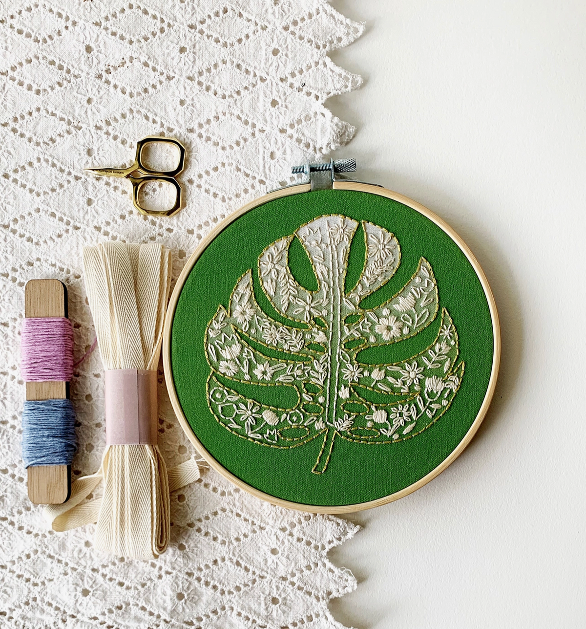 DIY - Embroidery - Monstera