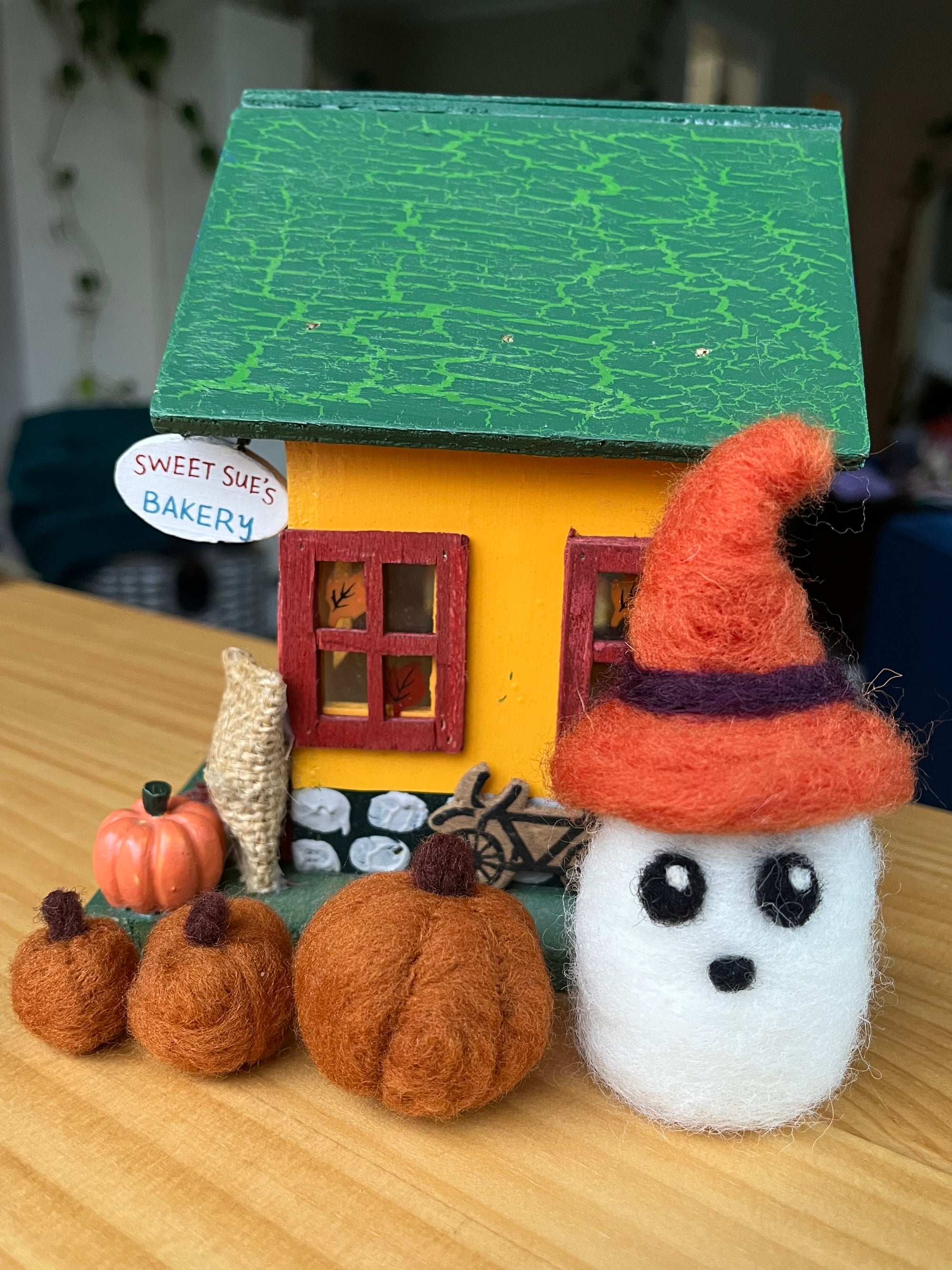 FELTING CLASS: Halloween Needle Felts