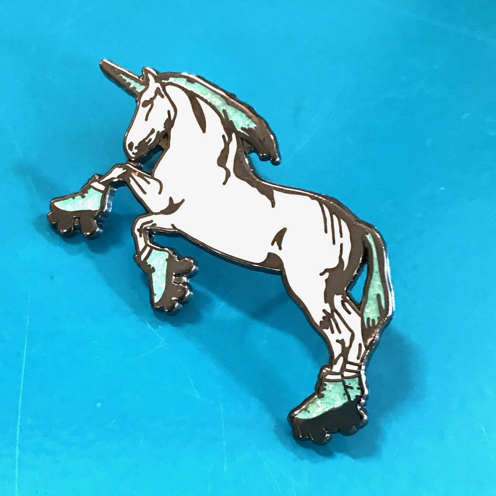 Enamel Pin: Roller Skating Unicorn - Mint - GLITTER