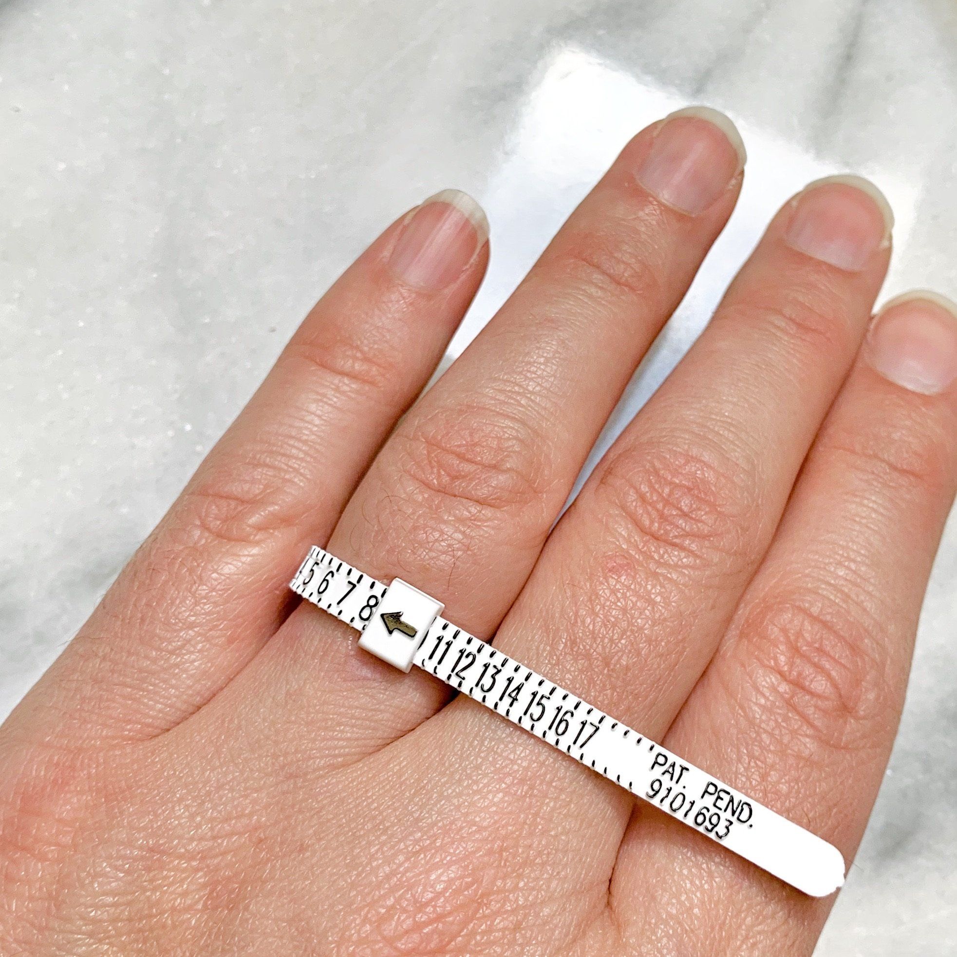 https://monstermonster.shop/cdn/shop/products/rings-ring-sizer-adjustable-and-reusable-ring-sizing-tool-2_2000x.jpg?v=1638860543